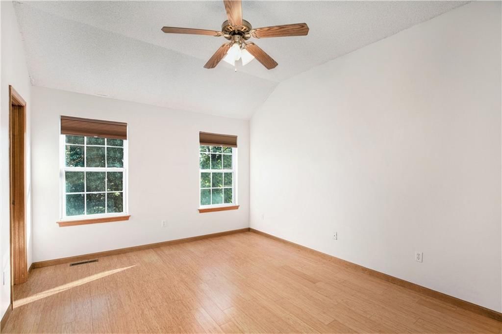 Photo 13 of 26 - 17611 W 111th Terrace