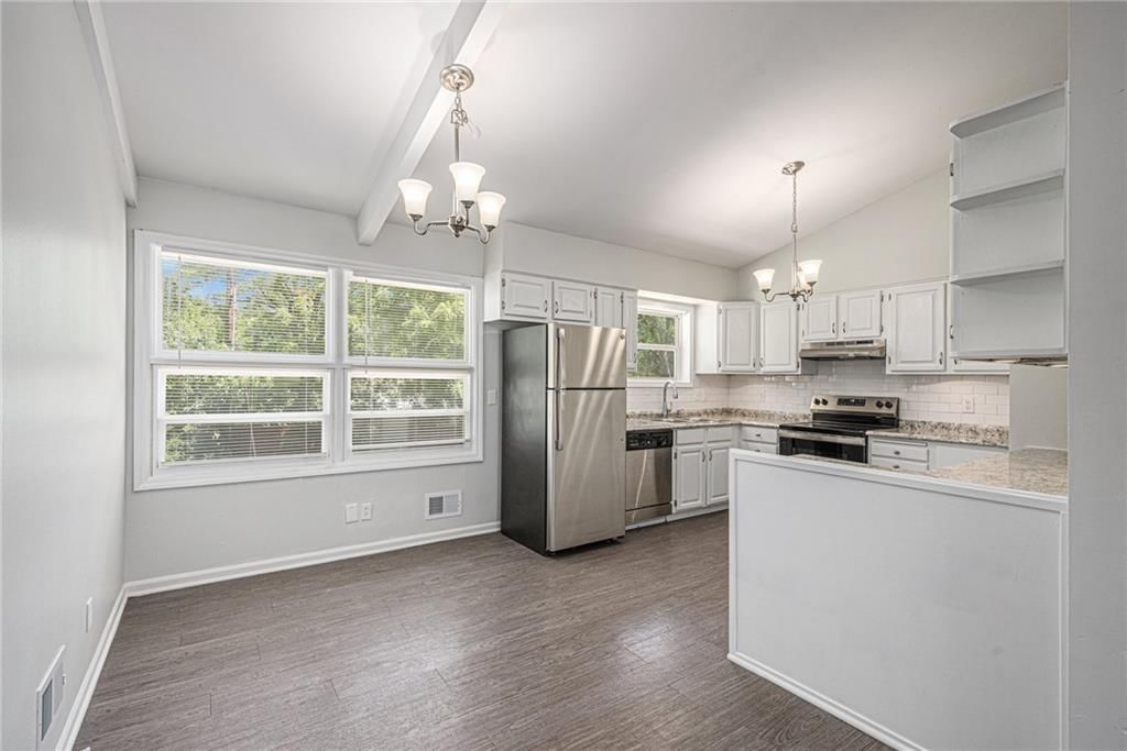 Photo 6 of 26 - 6925 NW Berkley Street