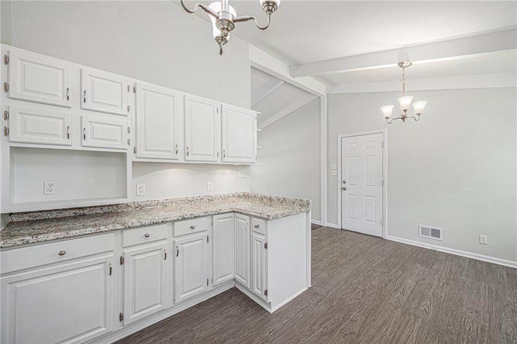 Photo 9 of 26 - 6925 NW Berkley Street