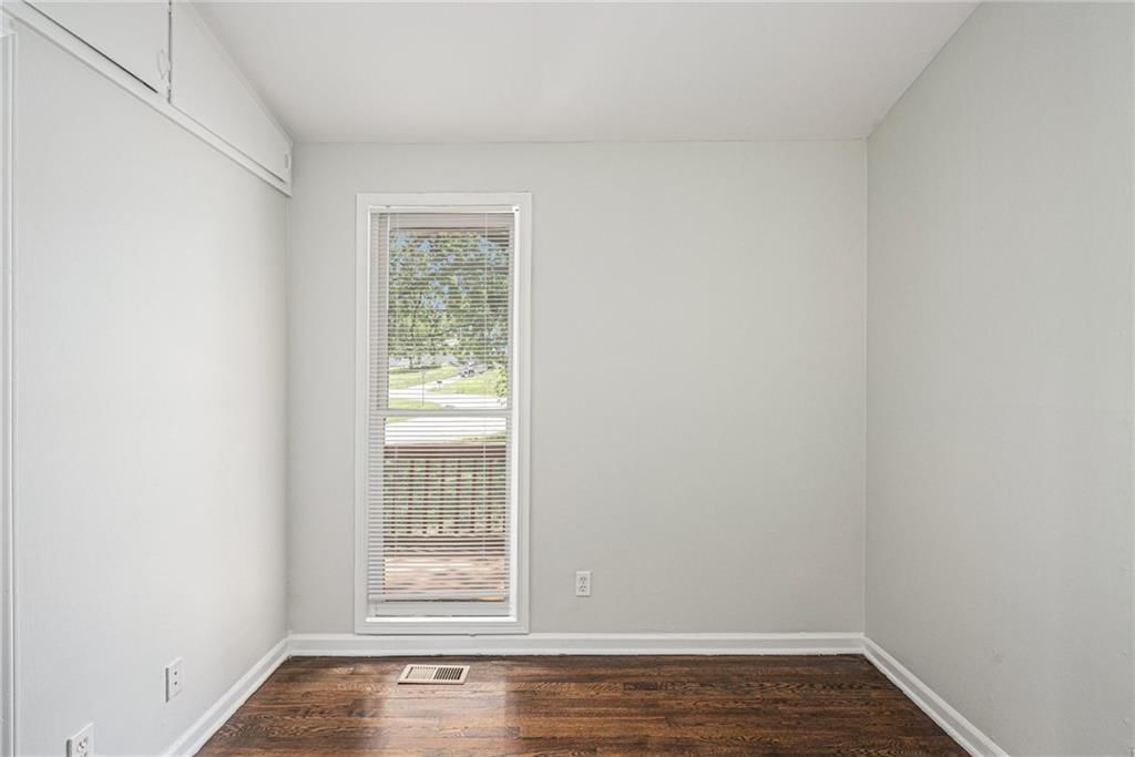 Photo 10 of 26 - 6925 NW Berkley Street