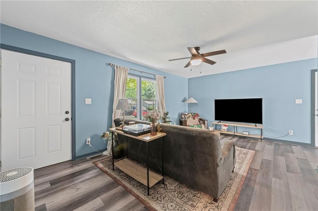 Photo 4 of 25 - 1520 E 18th Street