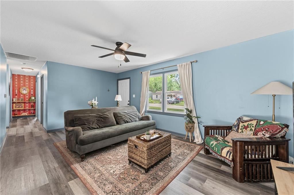 Photo 5 of 25 - 1520 E 18th Street