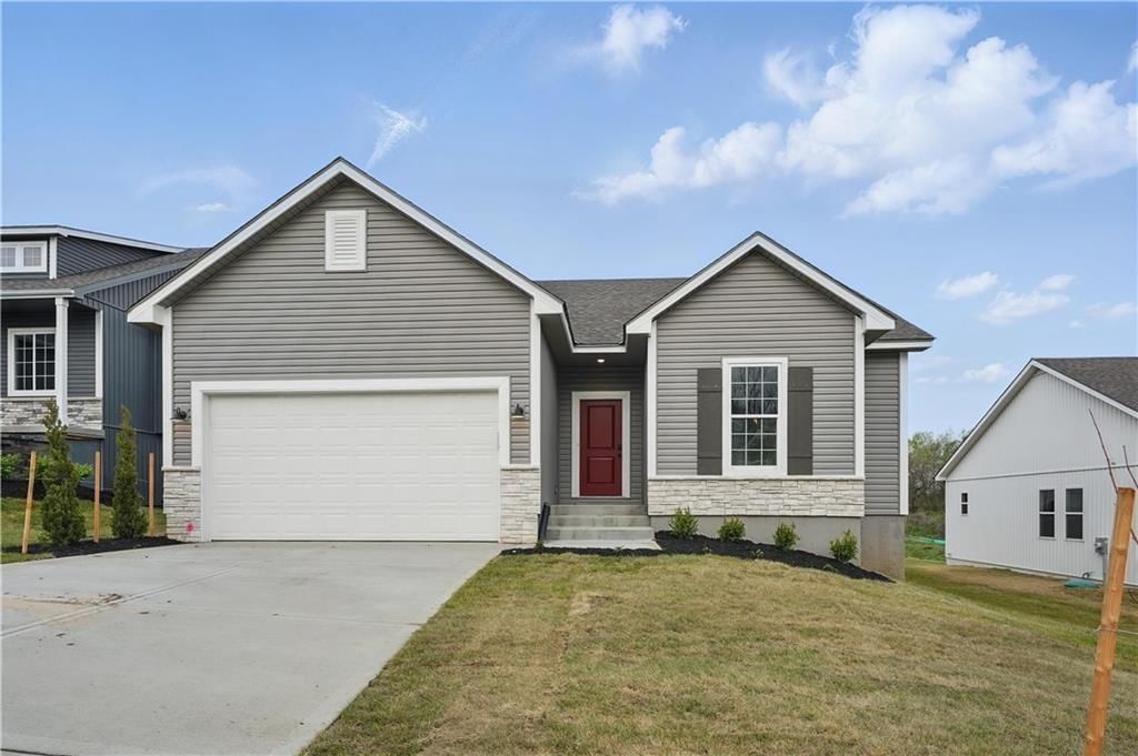 2433 NW Sunnyvale Court, Blue Springs, MO