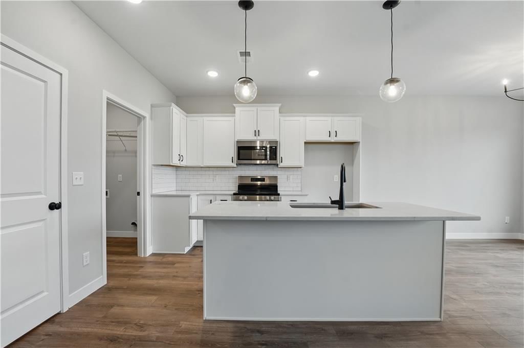 2433 NW Sunnyvale Court — photo 5