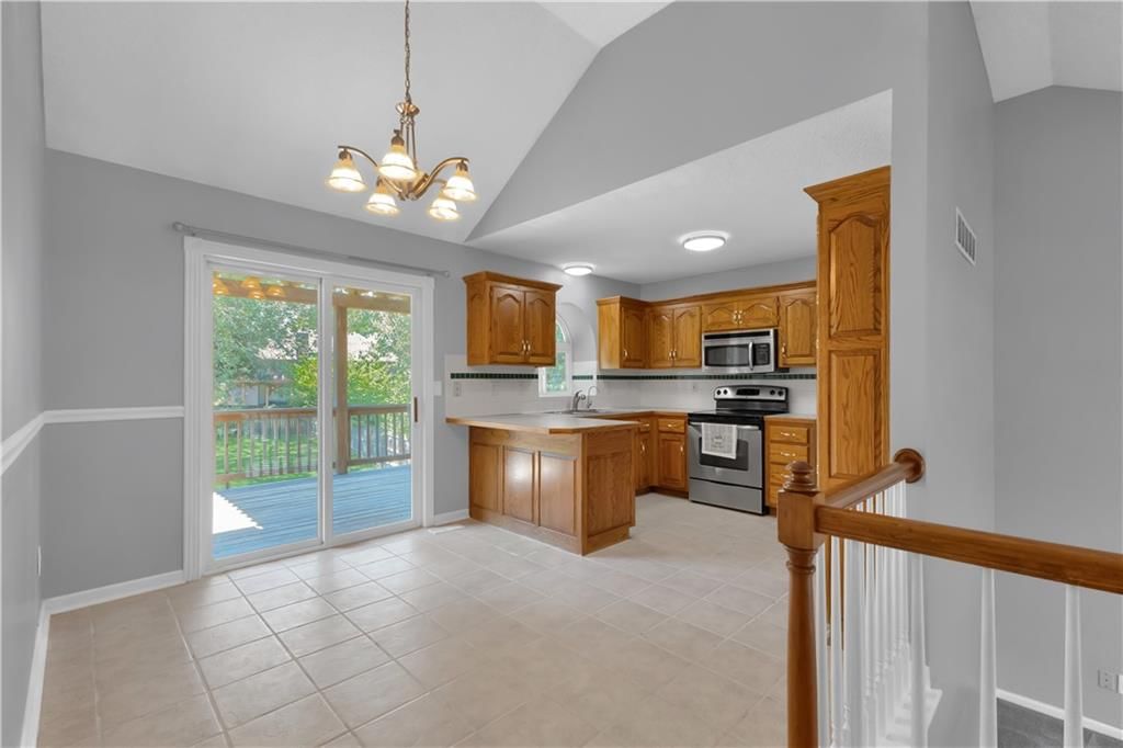Photo 9 of 42 - 406 Fletcher Drive