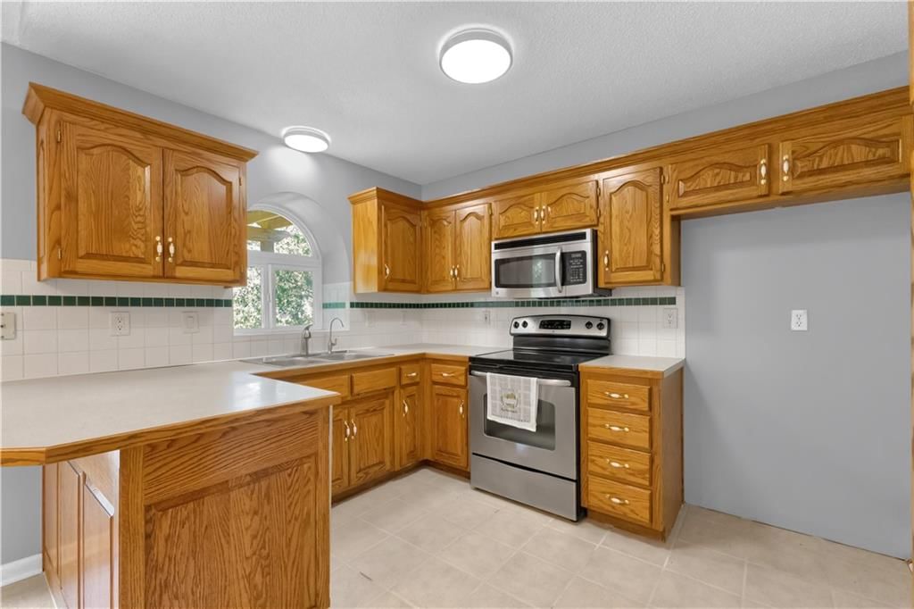 Photo 11 of 42 - 406 Fletcher Drive