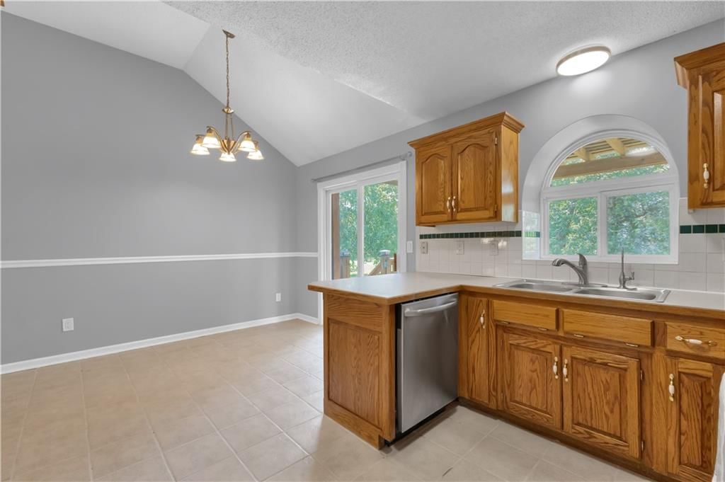 Photo 12 of 42 - 406 Fletcher Drive