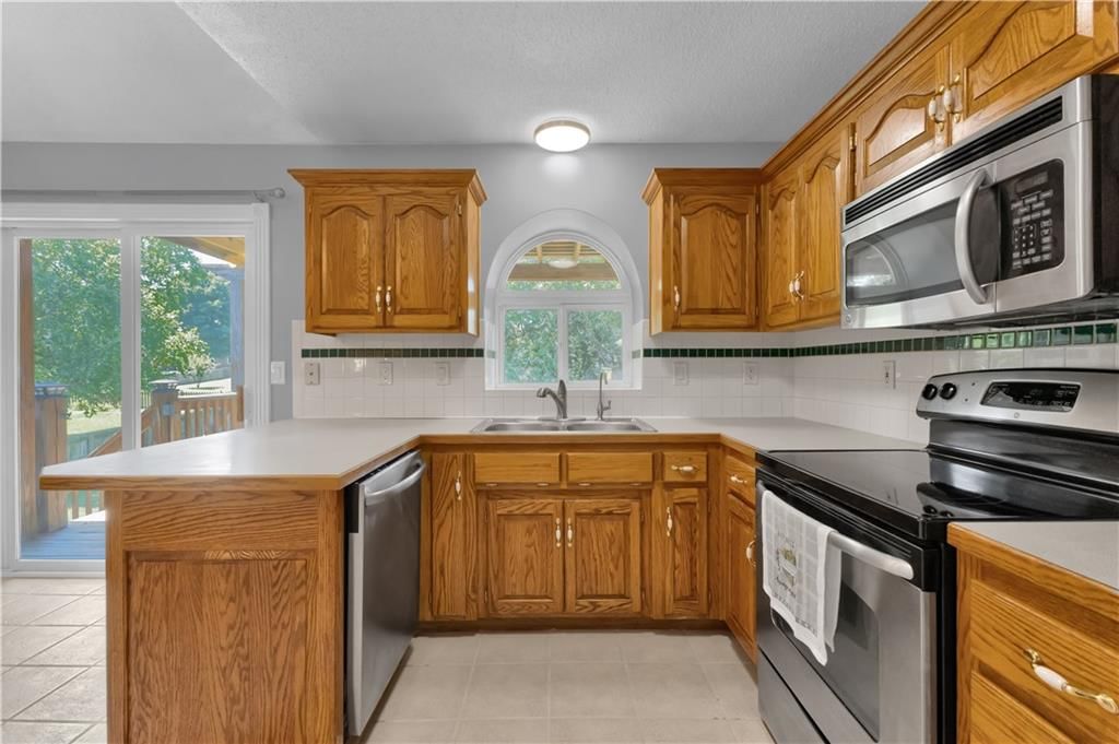 Photo 13 of 42 - 406 Fletcher Drive