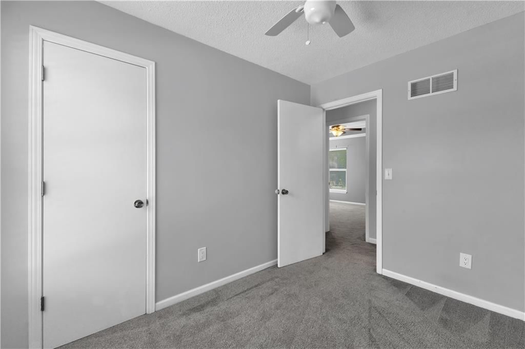 Photo 18 of 42 - 406 Fletcher Drive