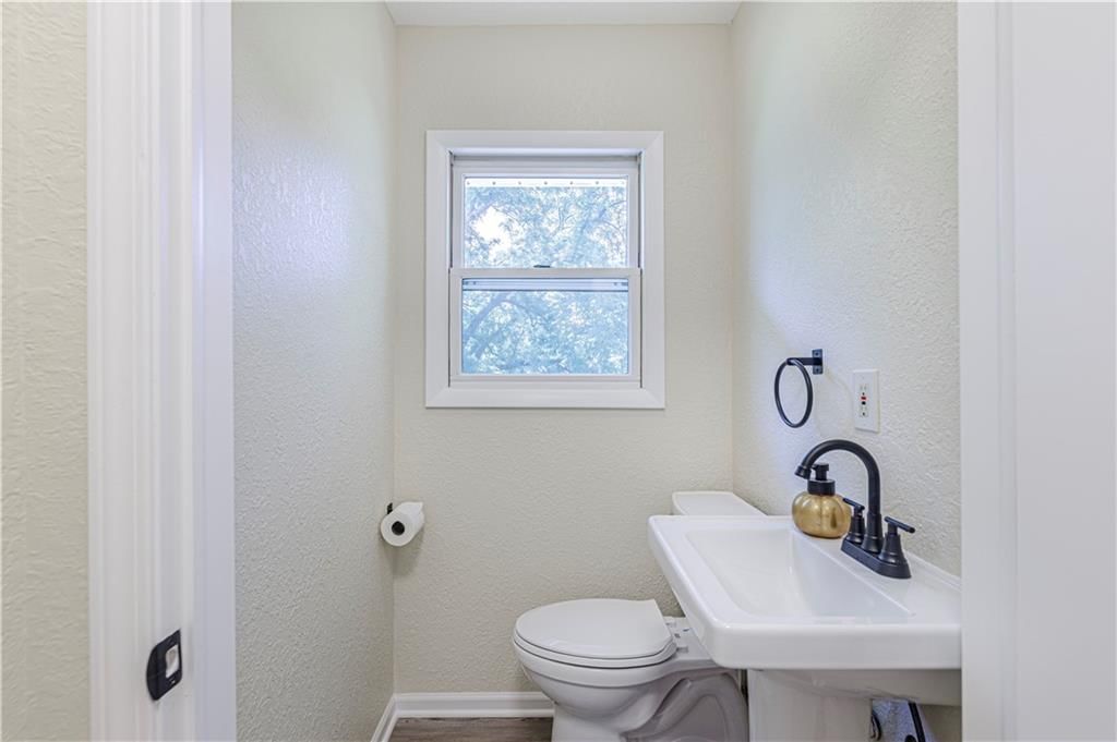 111 W 16th Street — photo 17