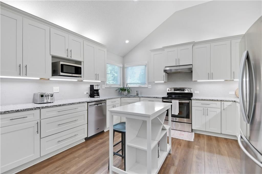 Photo 7 of 25 - 16113 S COLE Street