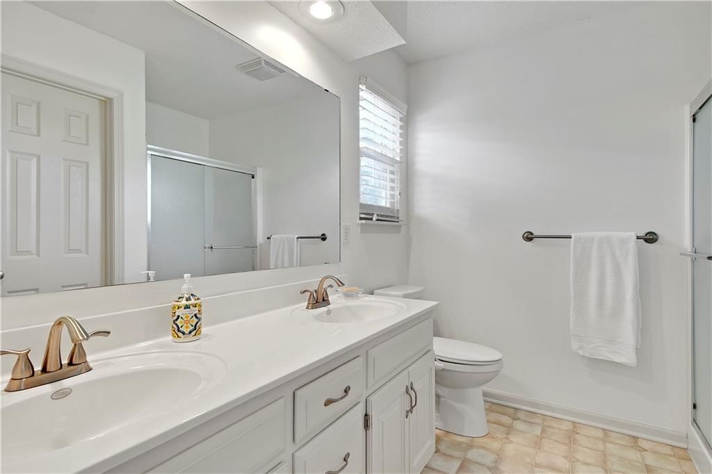 Photo 14 of 25 - 16113 S COLE Street