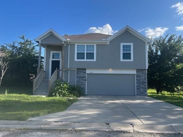 10909 Highview Road, Peculiar, MO
