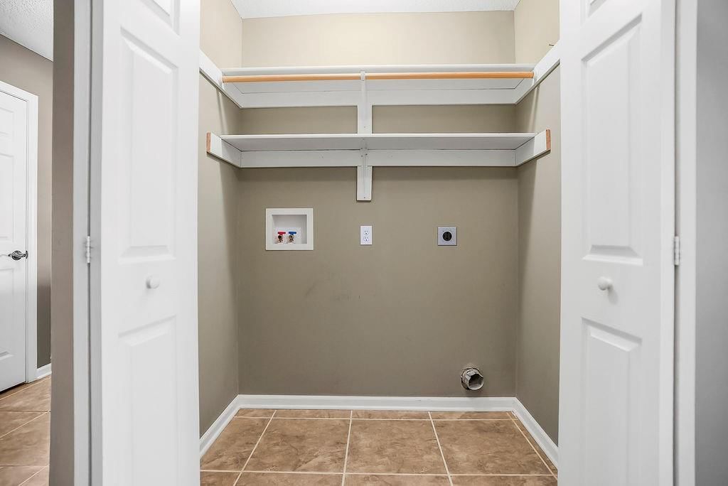 2300 E Sycamore Street — photo 15