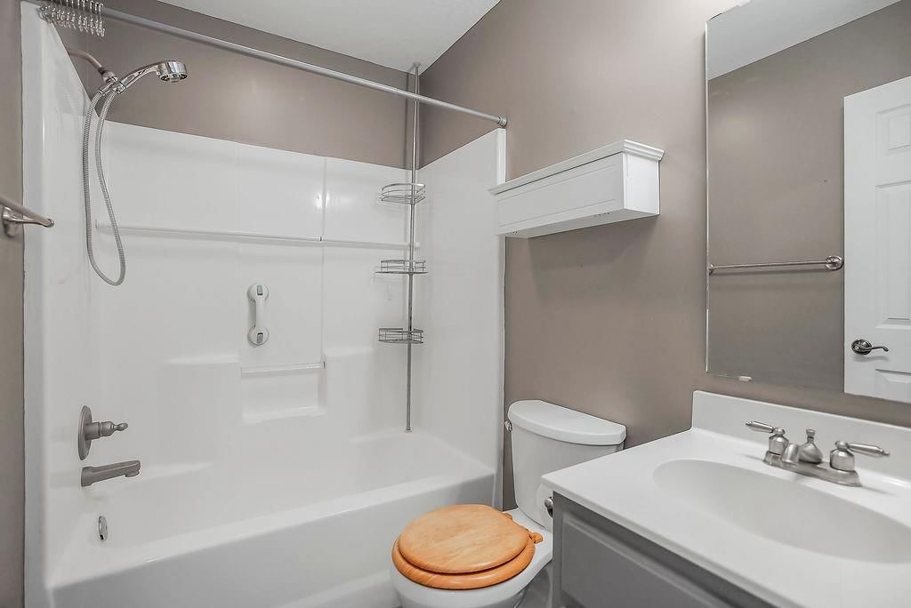 2300 E Sycamore Street — photo 17