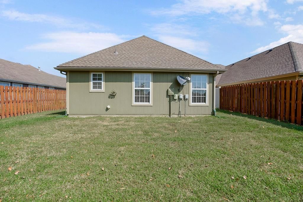 2300 E Sycamore Street — photo 18