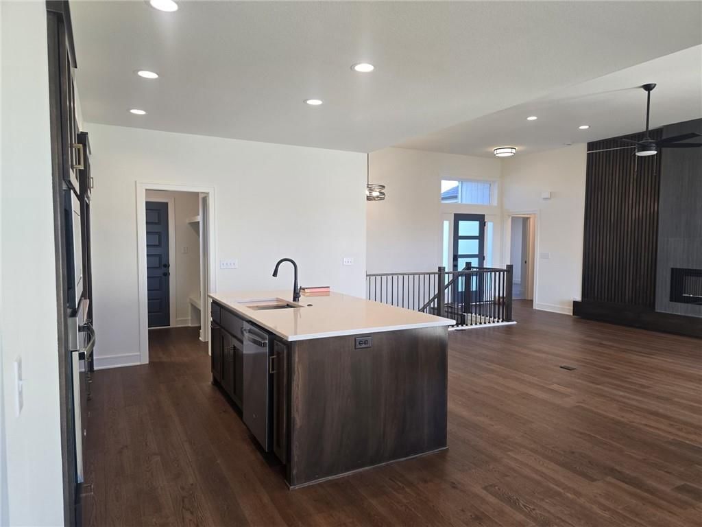 1220 Larkspur Place — photo 5