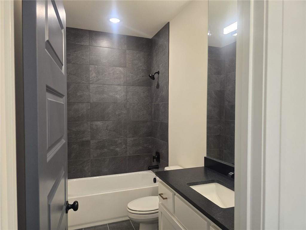 1220 Larkspur Place — photo 8