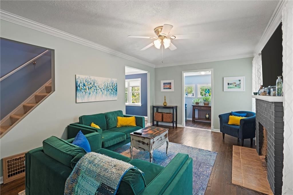 Photo 5 of 30 - 3615 N WALROND Avenue