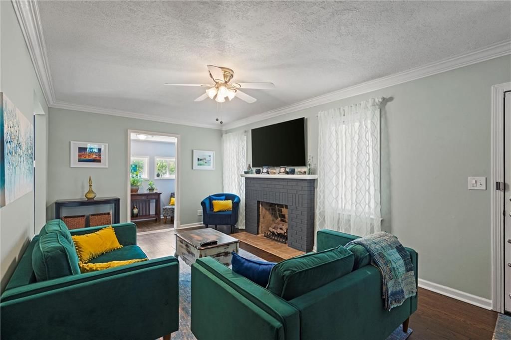 Photo 6 of 30 - 3615 N WALROND Avenue