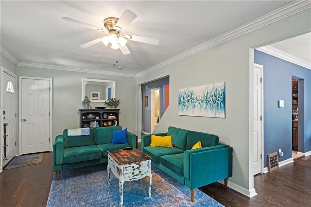 Photo 8 of 30 - 3615 N WALROND Avenue
