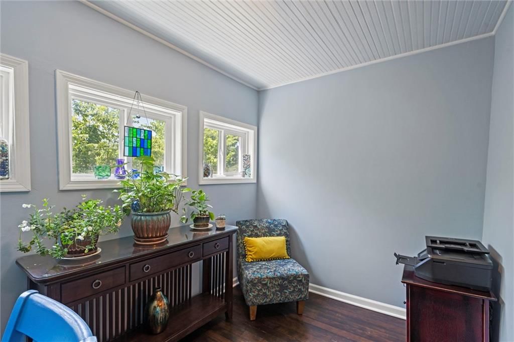 Photo 9 of 30 - 3615 N WALROND Avenue