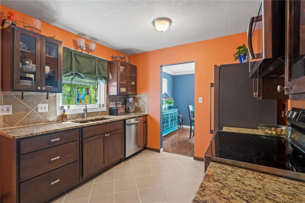 Photo 10 of 30 - 3615 N WALROND Avenue