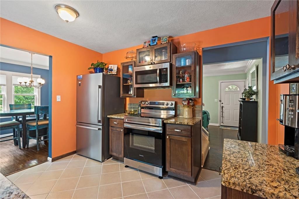 Photo 11 of 30 - 3615 N WALROND Avenue