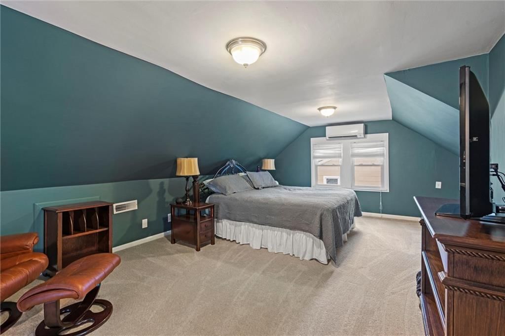 Photo 18 of 30 - 3615 N WALROND Avenue