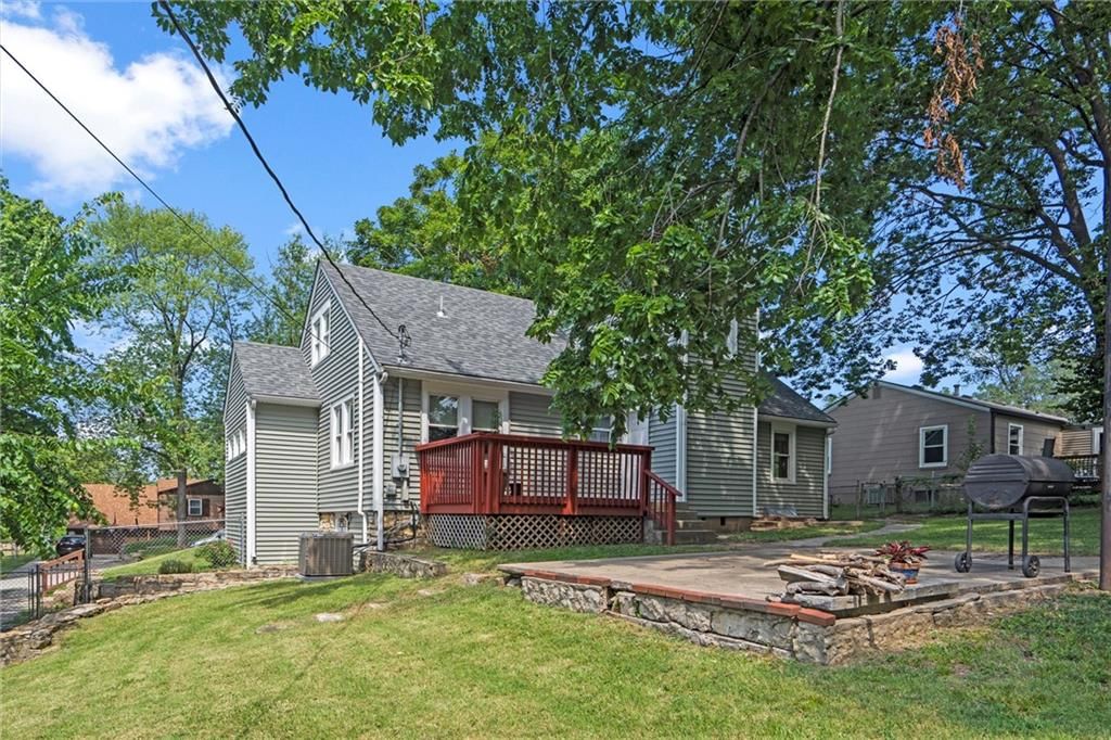 Photo 30 of 30 - 3615 N WALROND Avenue