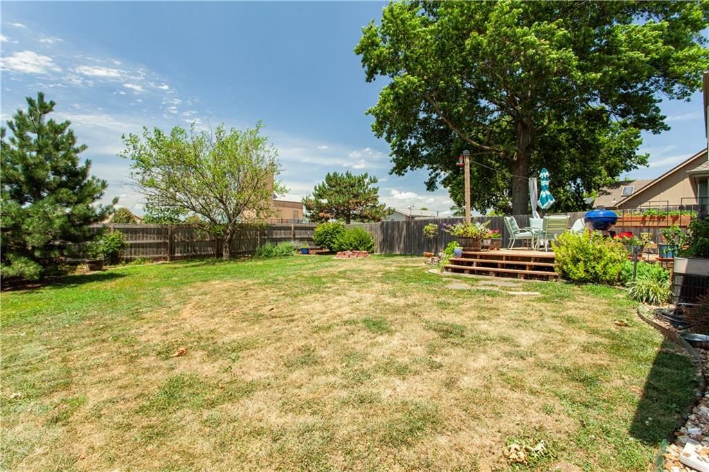 Photo 5 of 25 - 320 N Park Drive