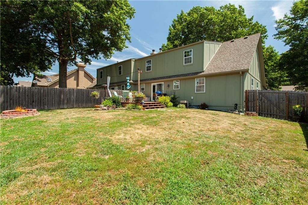 Photo 6 of 25 - 320 N Park Drive