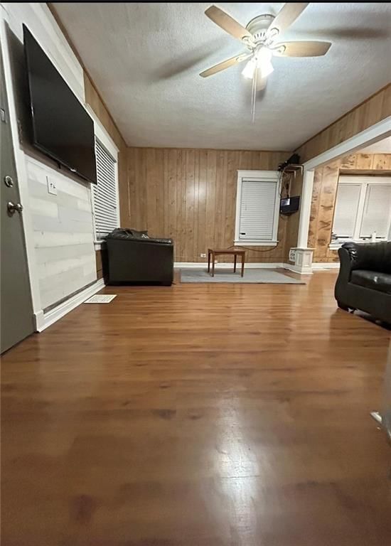 Photo 9 of 37 - 5223 Wilburn Court