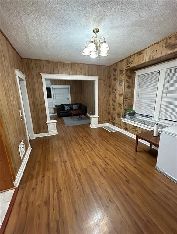 Photo 10 of 37 - 5223 Wilburn Court