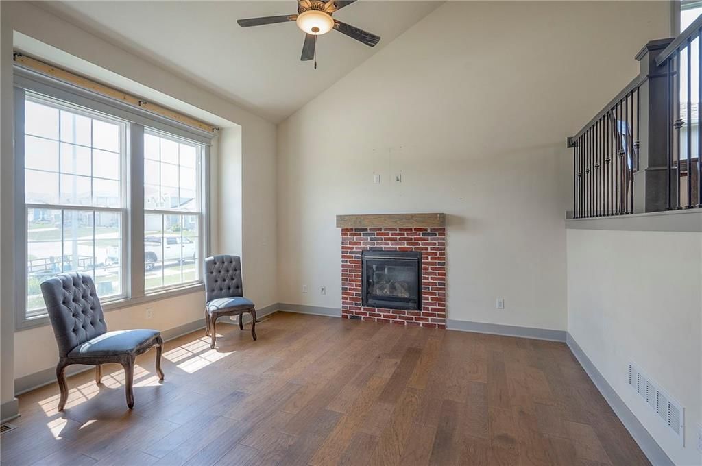 1632 N 157th Lane — photo 9
