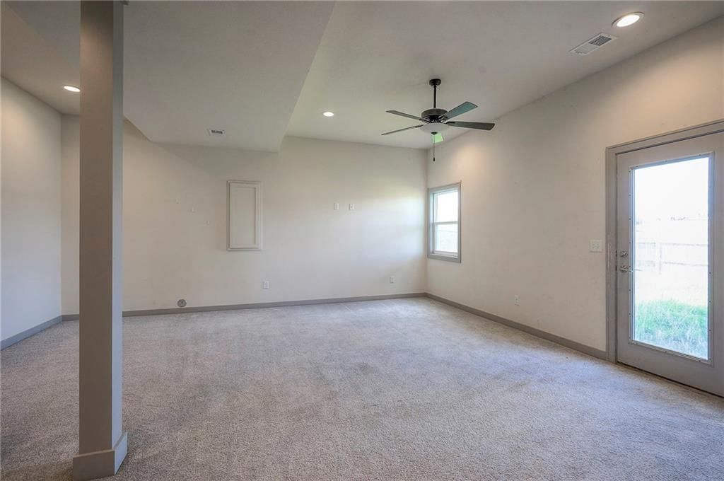 1632 N 157th Lane — photo 35