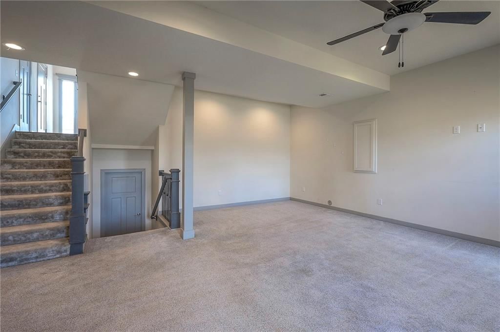 1632 N 157th Lane — photo 36