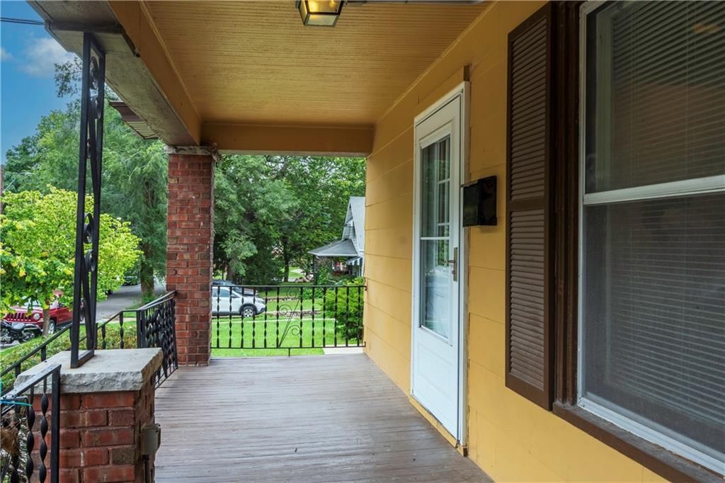 Photo 5 of 29 - 411 N Kensington Avenue