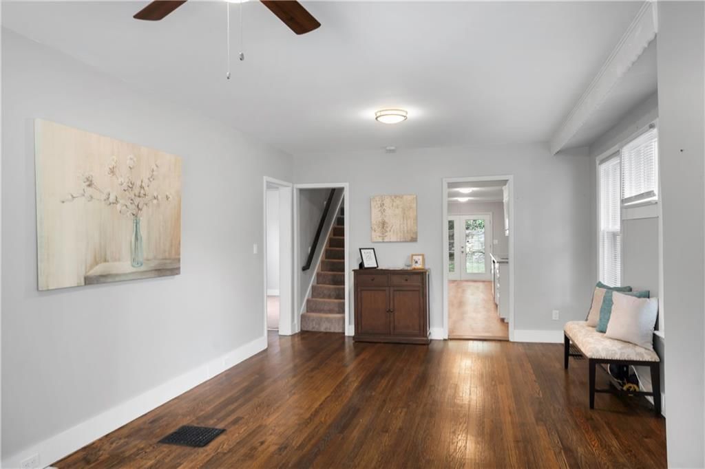 Photo 6 of 29 - 411 N Kensington Avenue