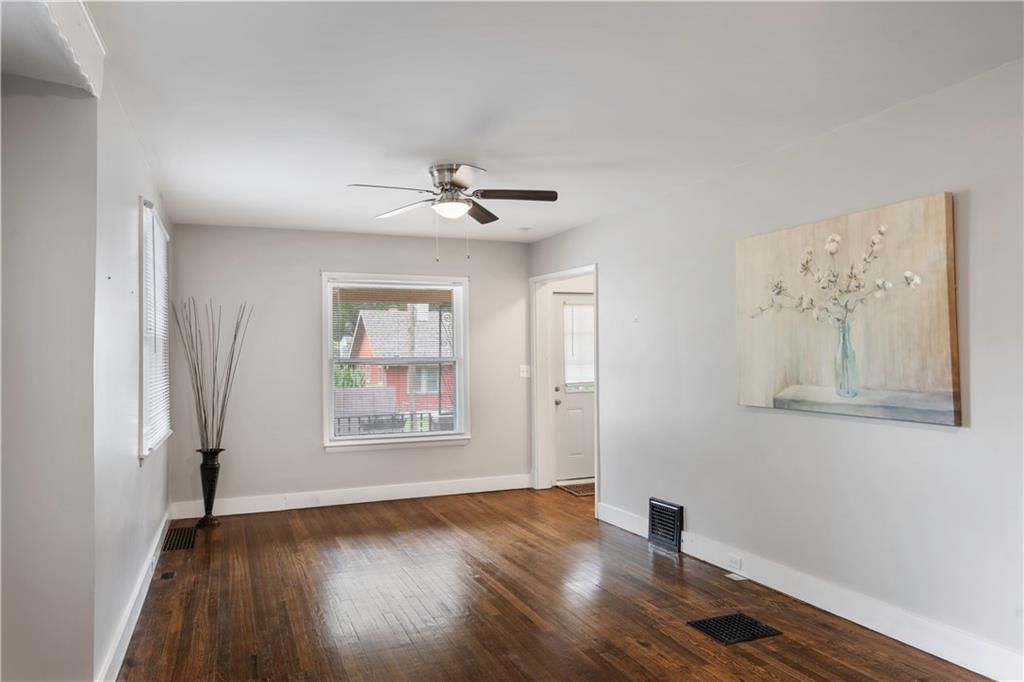 Photo 8 of 29 - 411 N Kensington Avenue