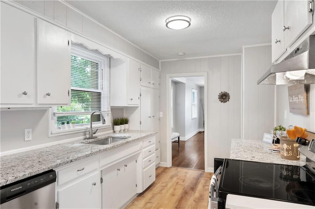 Photo 11 of 29 - 411 N Kensington Avenue