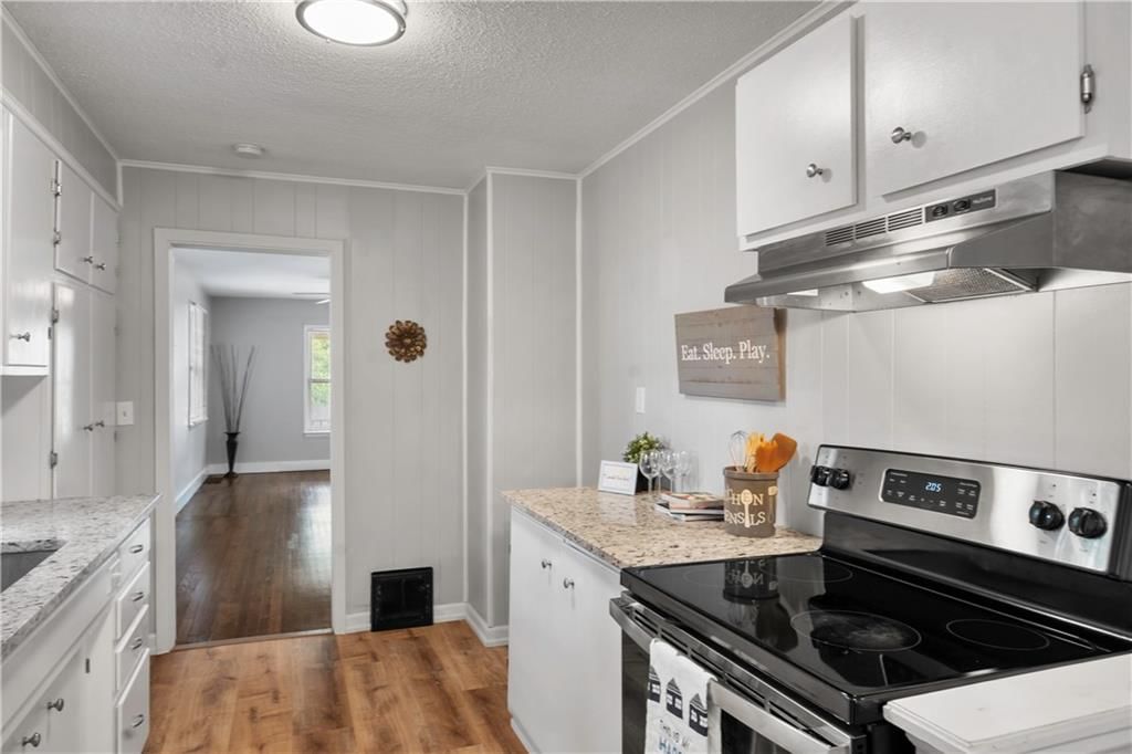 Photo 12 of 29 - 411 N Kensington Avenue