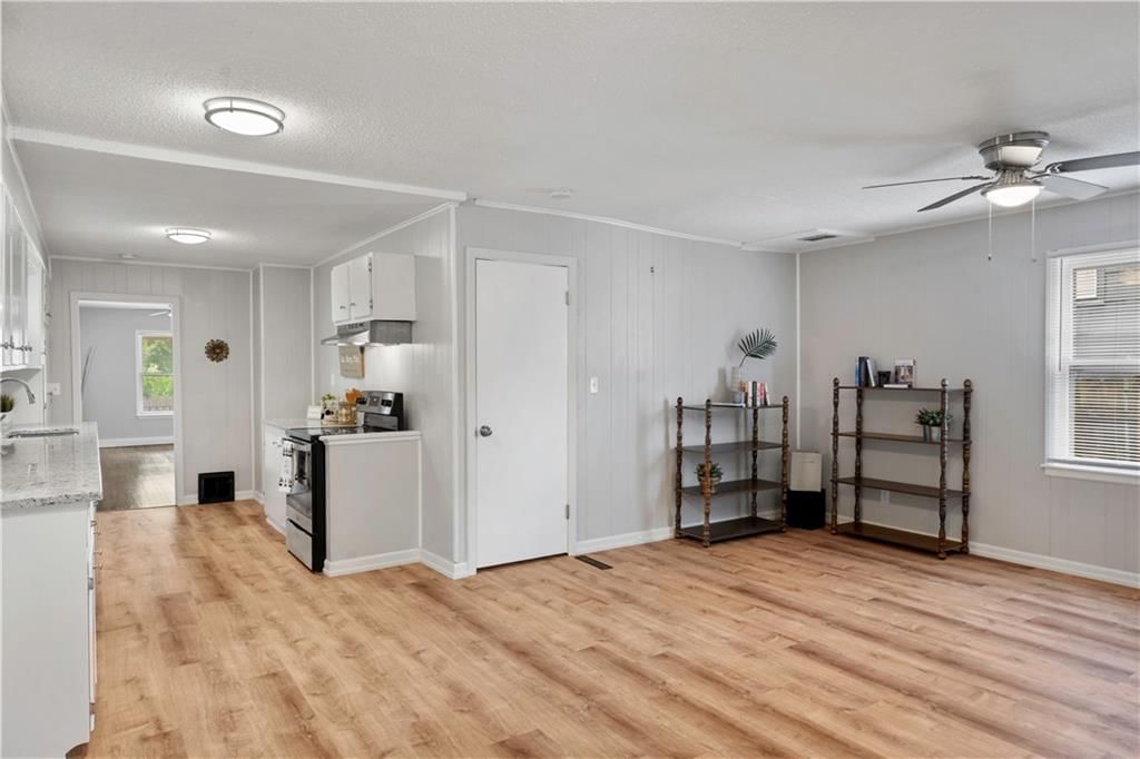 Photo 14 of 29 - 411 N Kensington Avenue