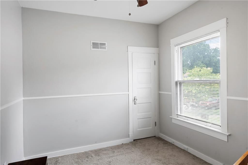 Photo 16 of 29 - 411 N Kensington Avenue