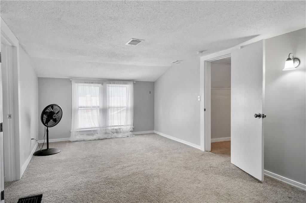 Photo 24 of 29 - 411 N Kensington Avenue
