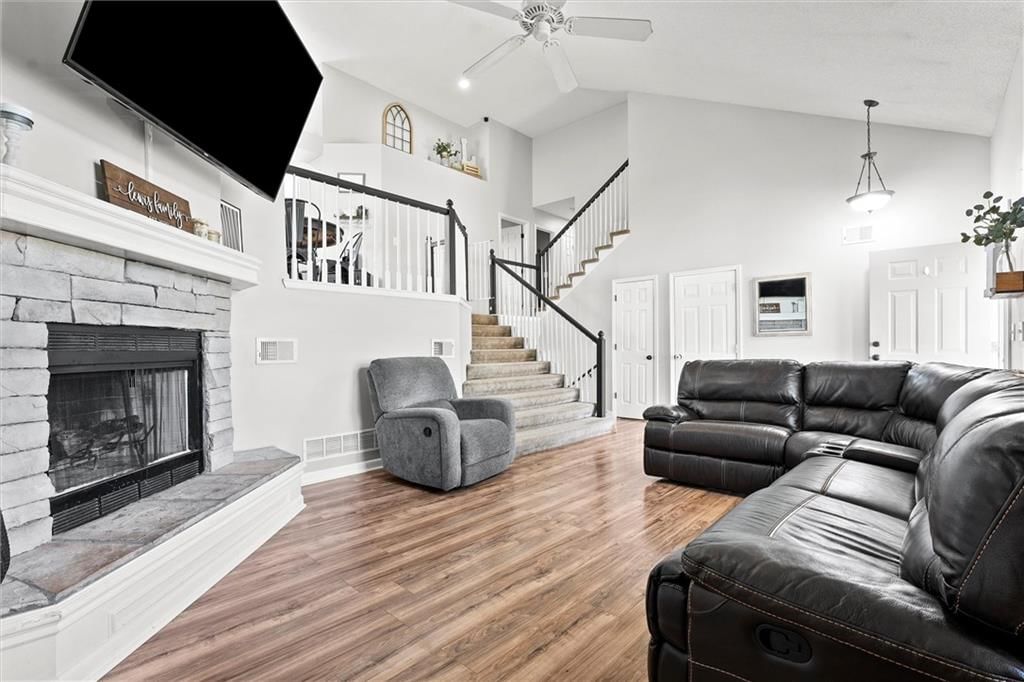 Photo 5 of 37 - 22091 Elm Street