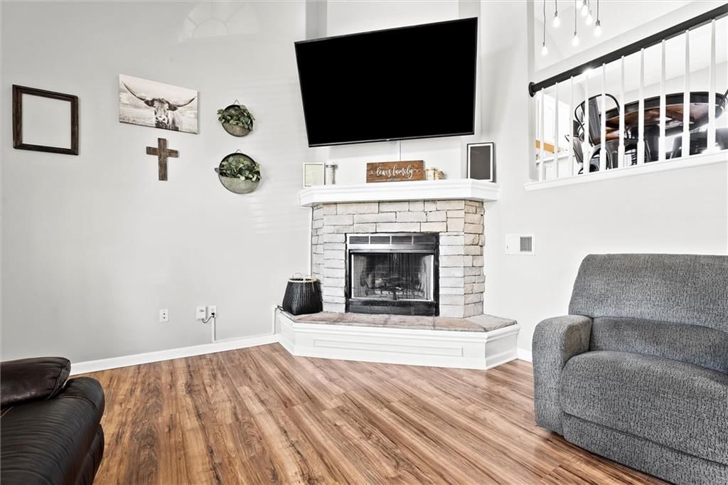 Photo 6 of 37 - 22091 Elm Street