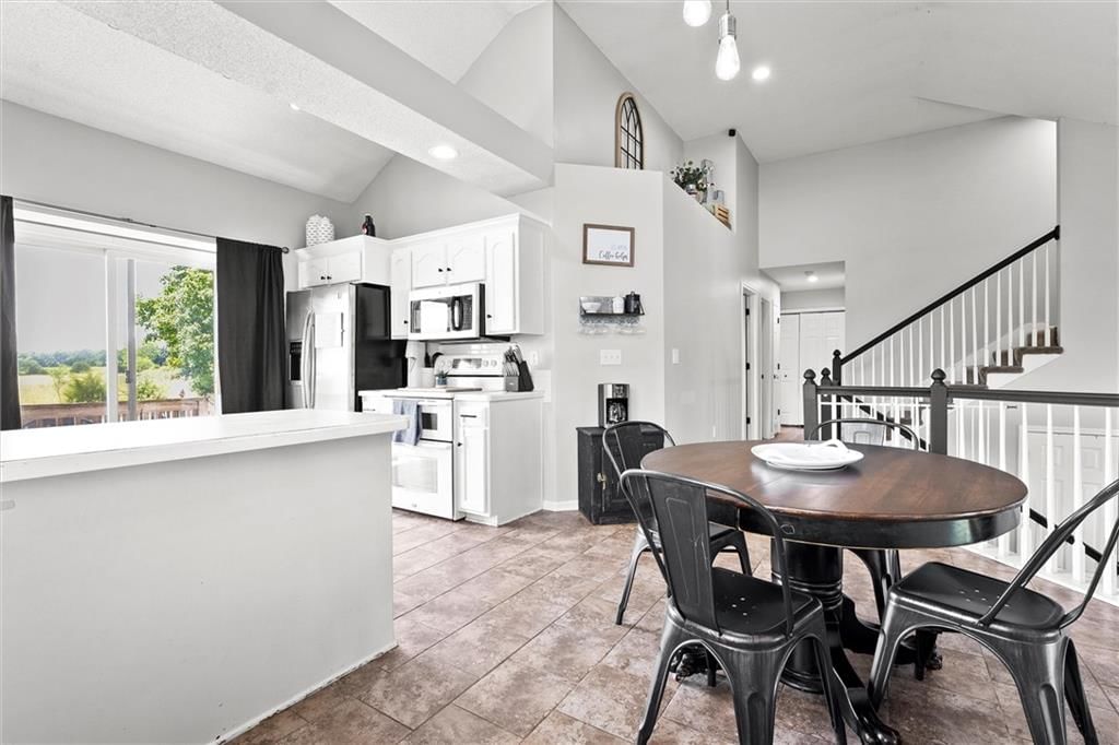 Photo 9 of 37 - 22091 Elm Street
