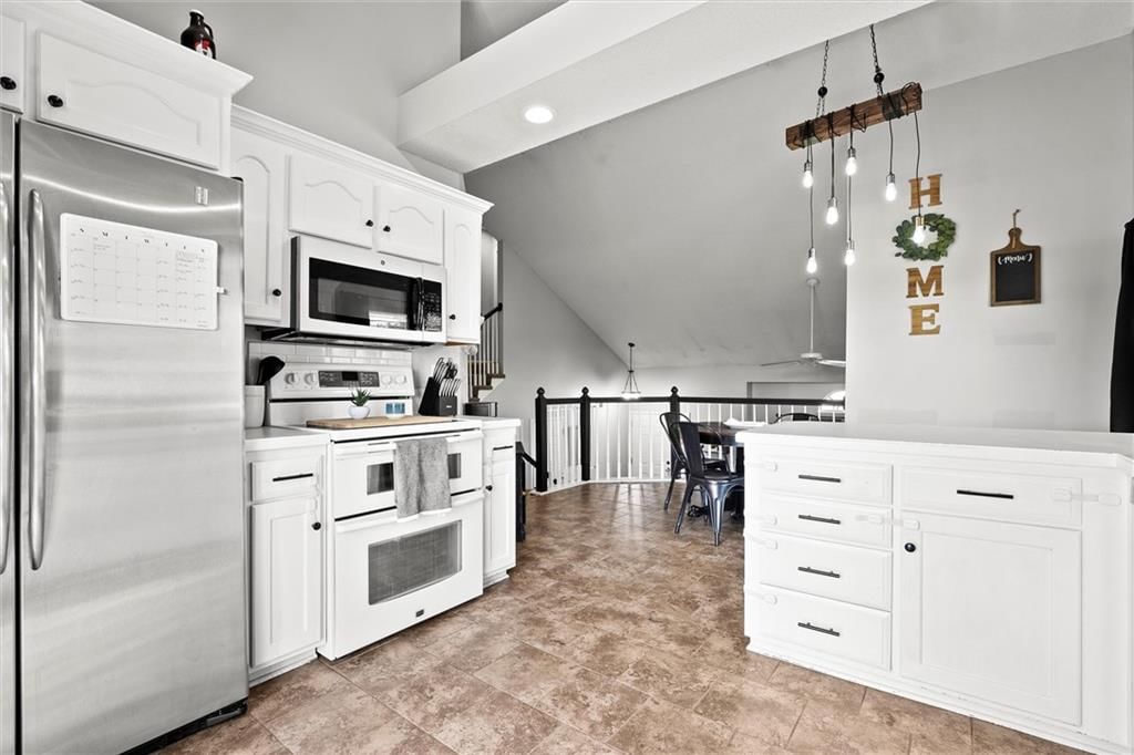 Photo 11 of 37 - 22091 Elm Street