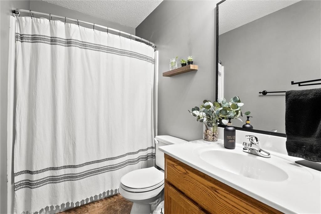 Photo 14 of 37 - 22091 Elm Street